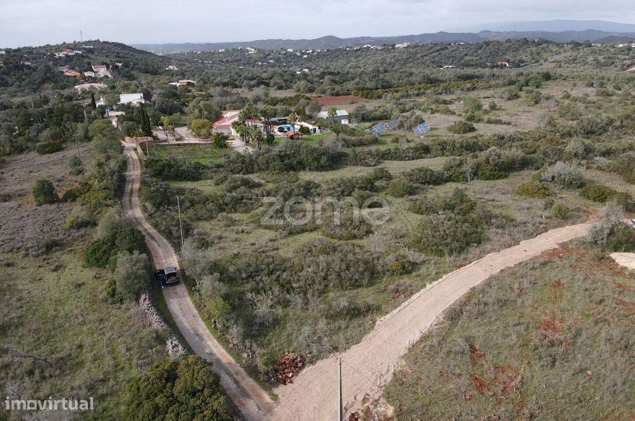 Terreno Rústico plano com 1.320m2 em Charneca da Cumeada, Messines - Grande imagem: 3/15
