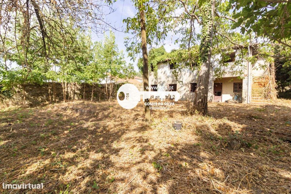 Ruínas em Esporões com terreno de 6.611m2 em área de construção-7