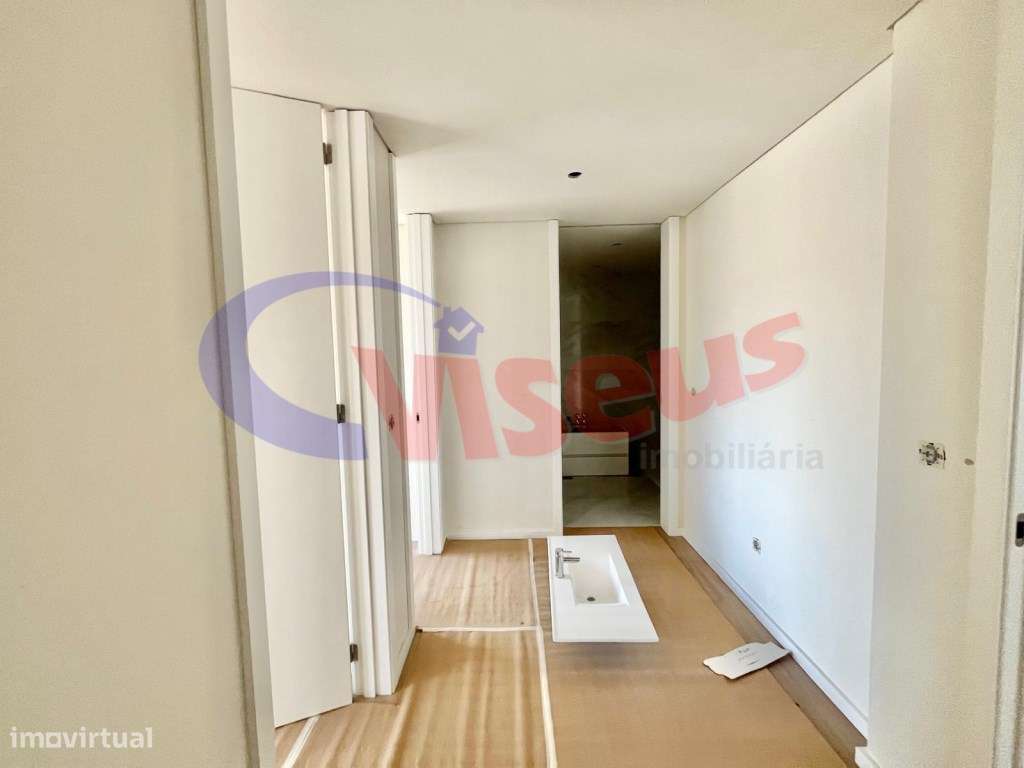 Apartamento T3 Penthouse Coimbrões-10