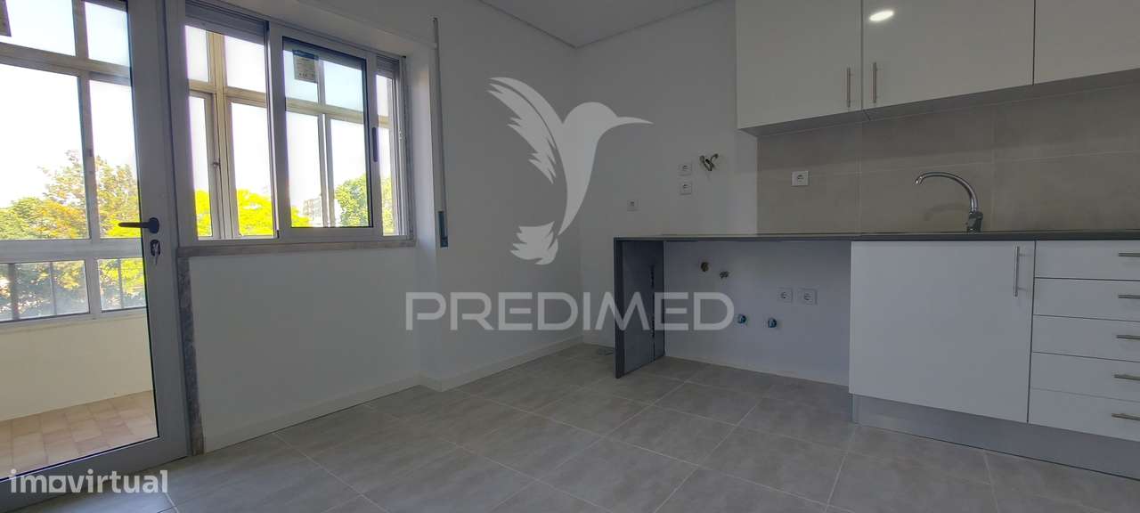 Apartamento T2 Remodelado na Amora | Com Varanda - Grande imagem: 3/17