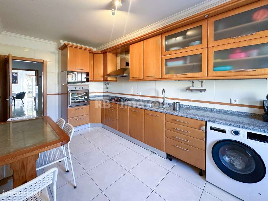 Apartamento T3 c/ Garagem, Sótão e 2 Varandas - Santarém-34