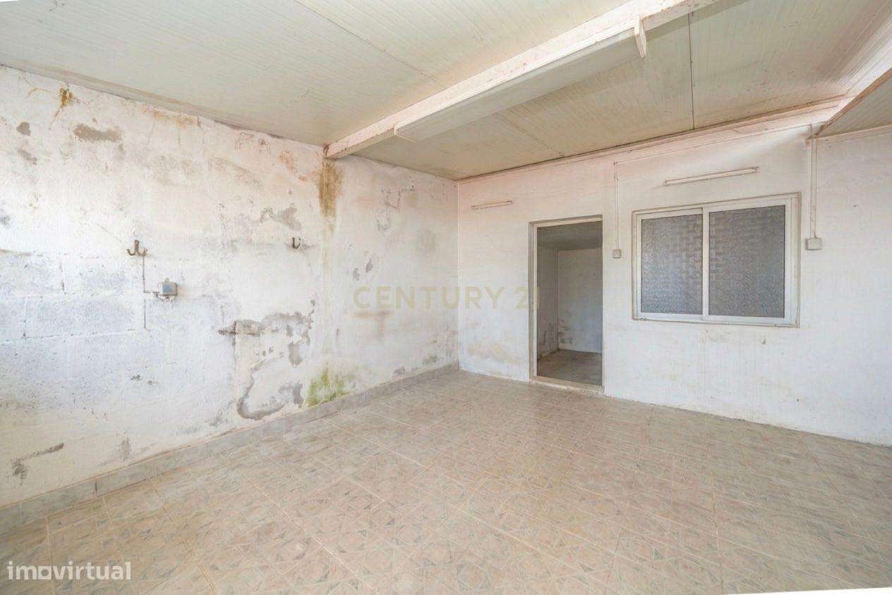 Moradia T2 com Terraço, Quintal e Vista Rio no Casal das Figueiras, Se-22