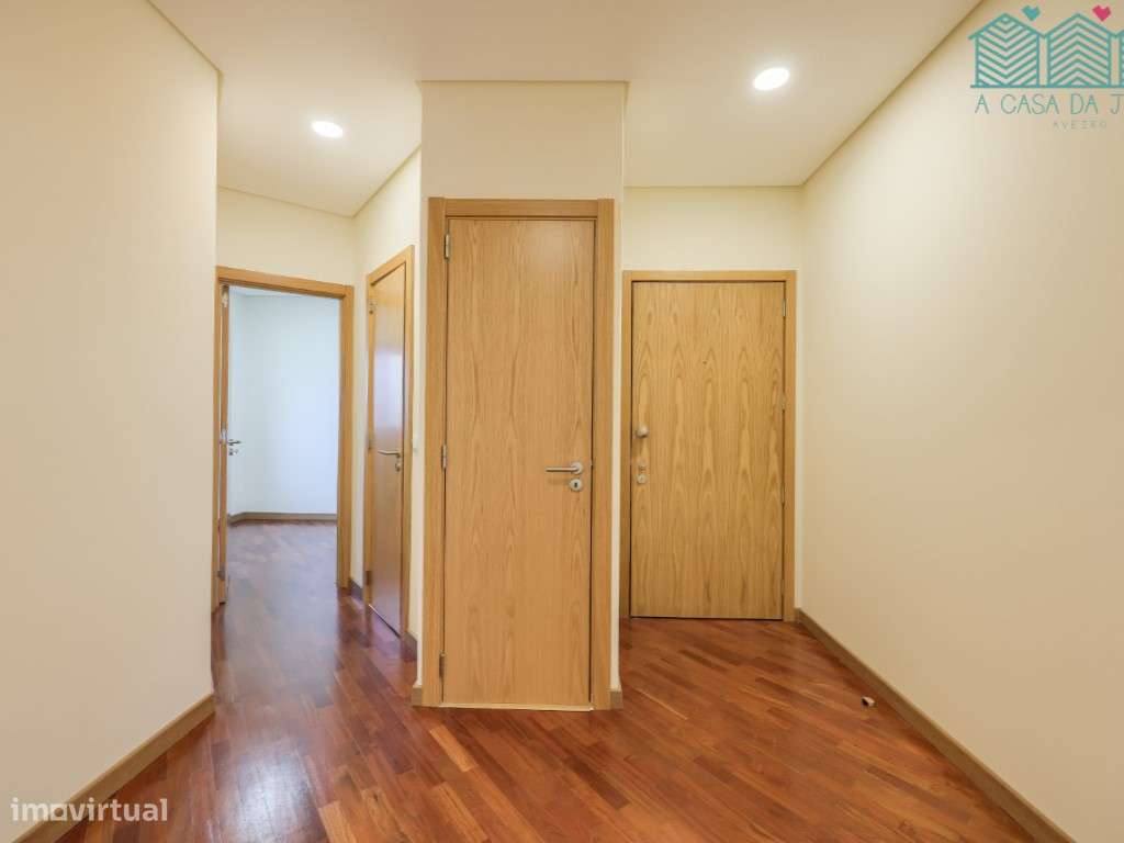 Apartamento T3 + 1 com terraço no Centro de Aveiro - Grande imagem: 5/34