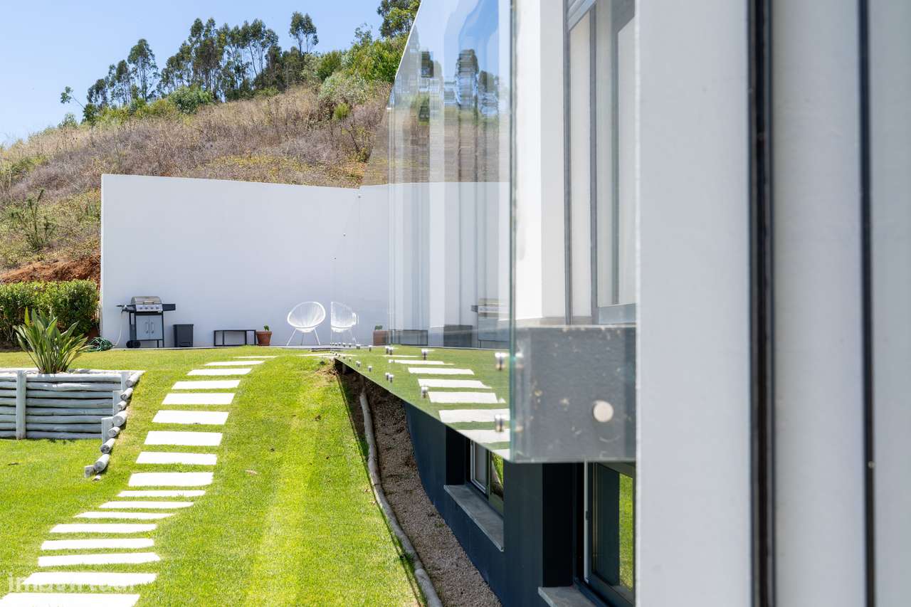 Moradia independente à venda na Estrada Velha da Avessada, 2665-45