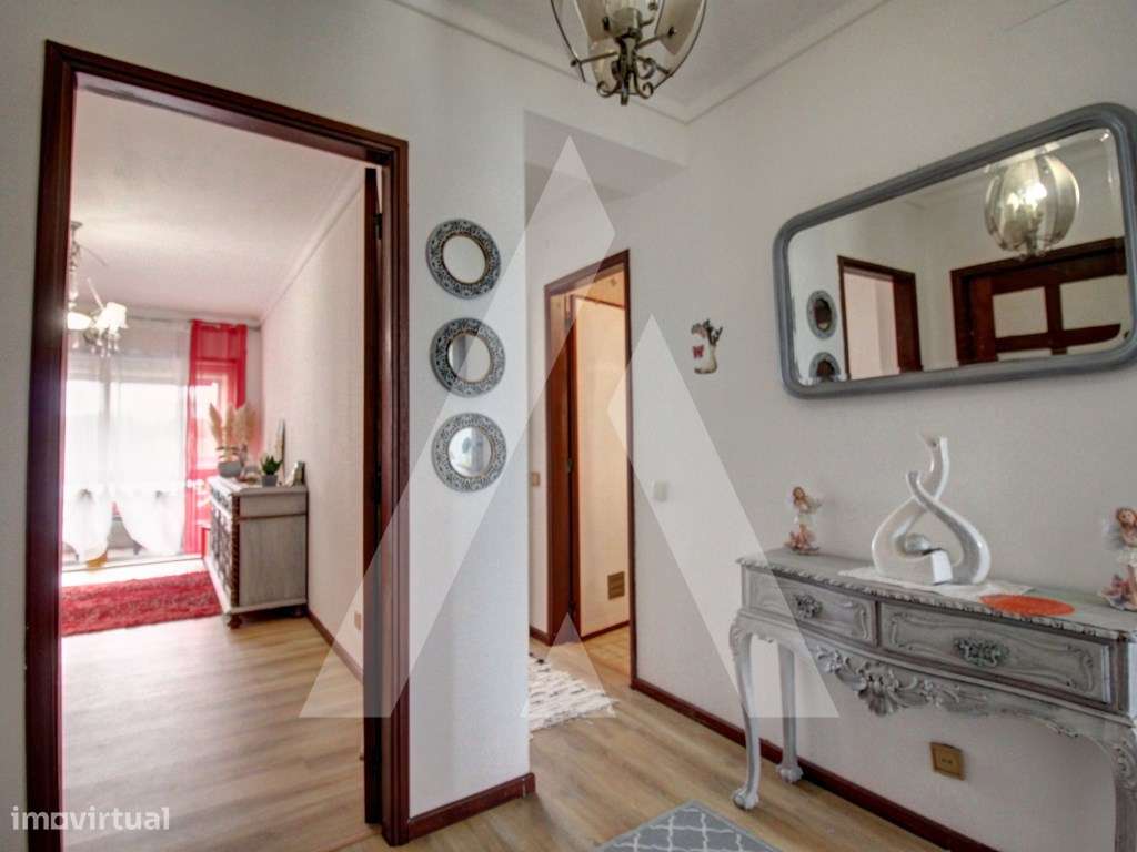 Apartamento T2, mobilado no centro de Oliveira do Bairro-6