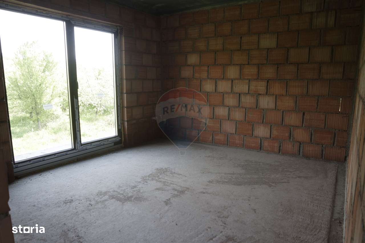 Casă de vânzare la rosu în Tăuții Măgherăuș-12