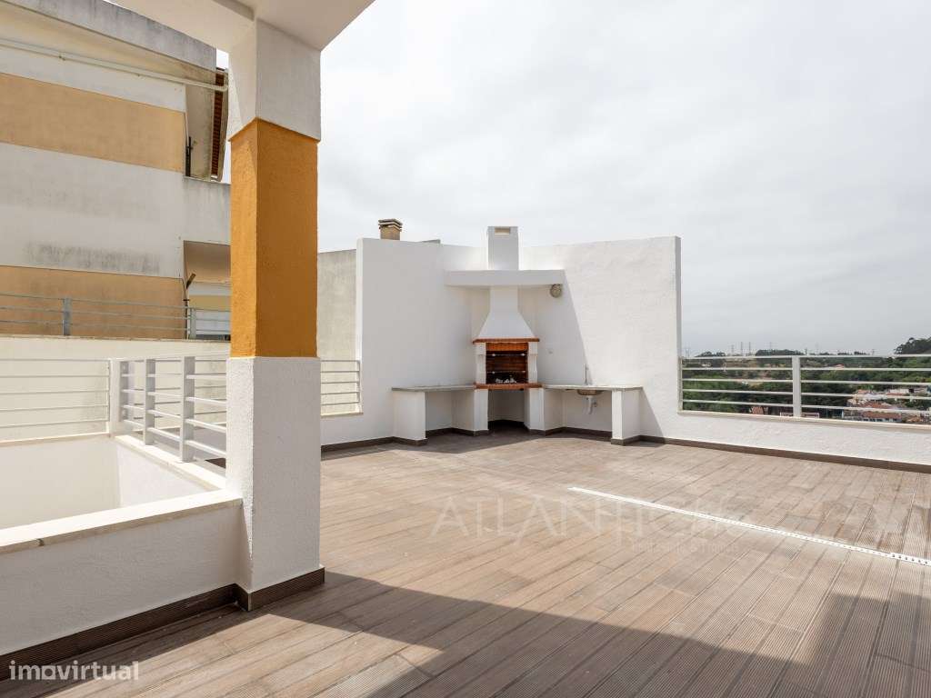 Moradia T3 Amadora com Excelentes Áreas e Espaço Exterior-31
