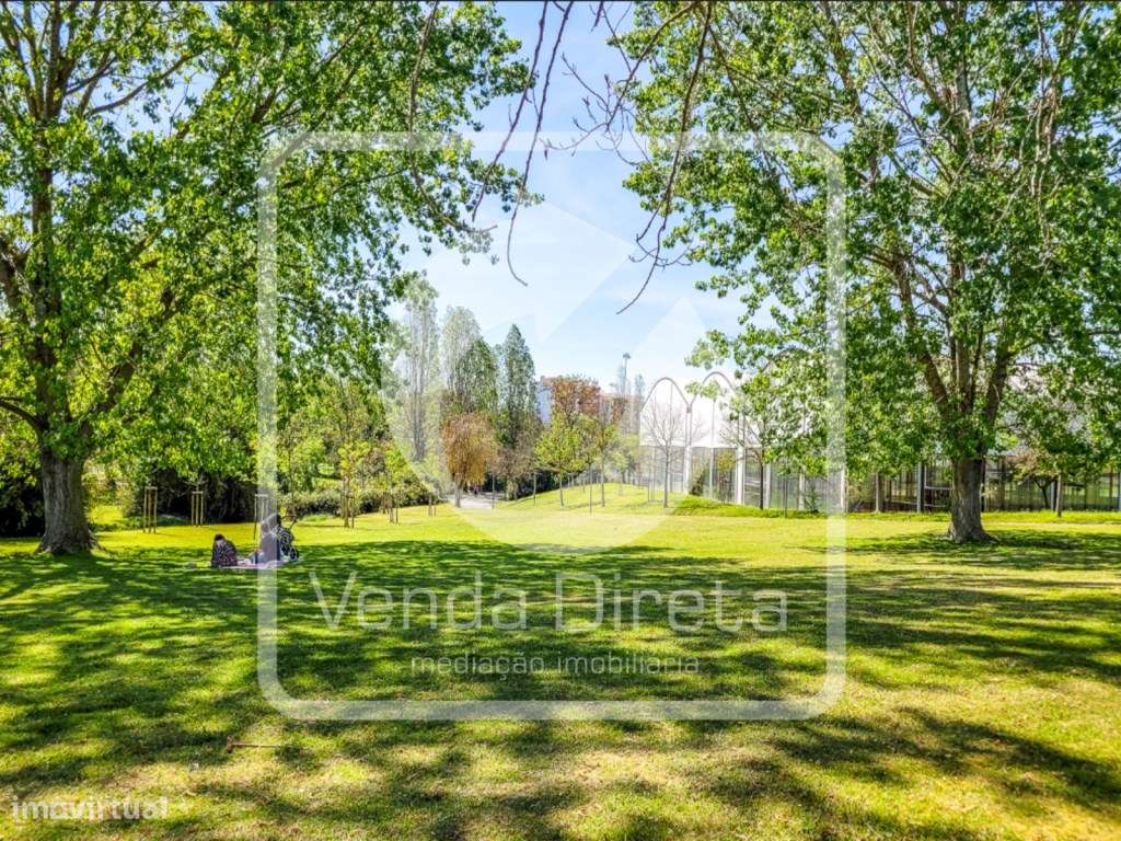 Moradia T4 Duplex com Logradouro perto da Estação Fluvial do Barreiro.-21