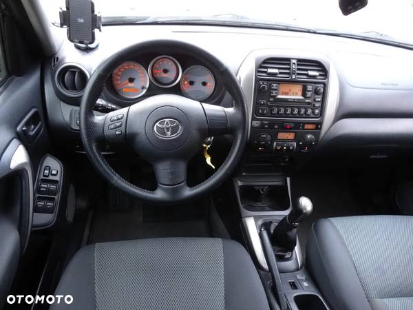 Toyota RAV4 2.0 VVT-i 4x4 - 19