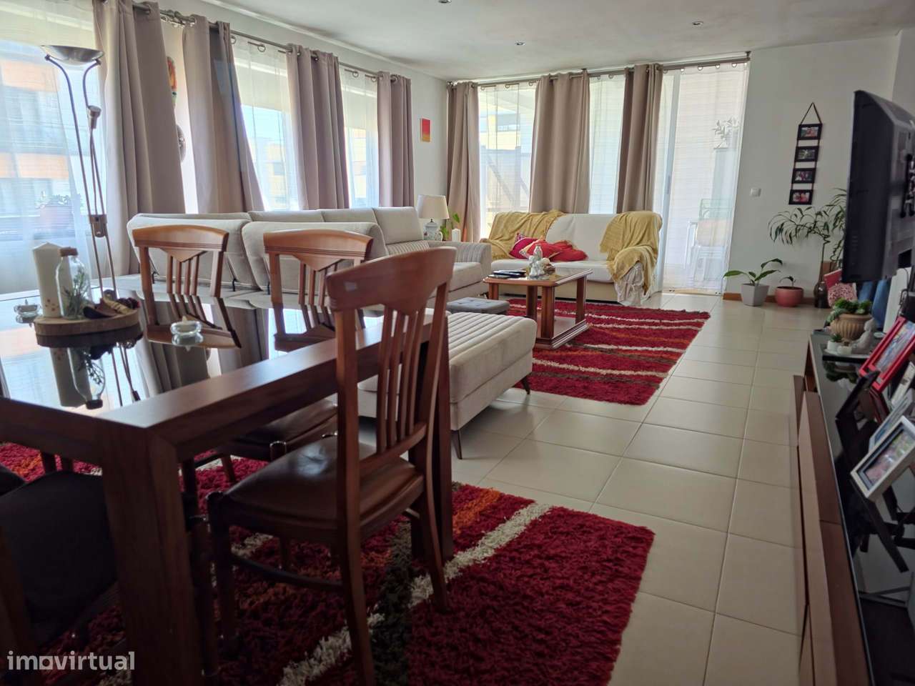 Apartamento fabuloso, familiar, T3, 2WC, Estacionamento privado. Ponta-7