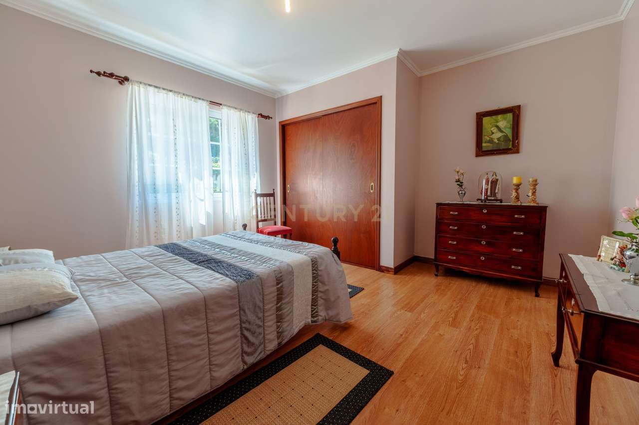 Moradia T4 com 2.971 m² de Terreno e Vista Panorâmica-30