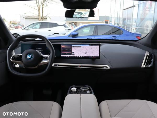 BMW iX - 6