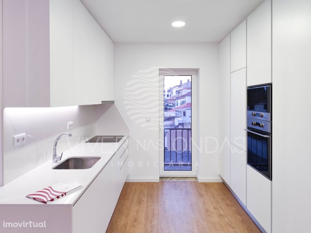 Apartamento T2 totalmente remodelado, com garagem, no cen...