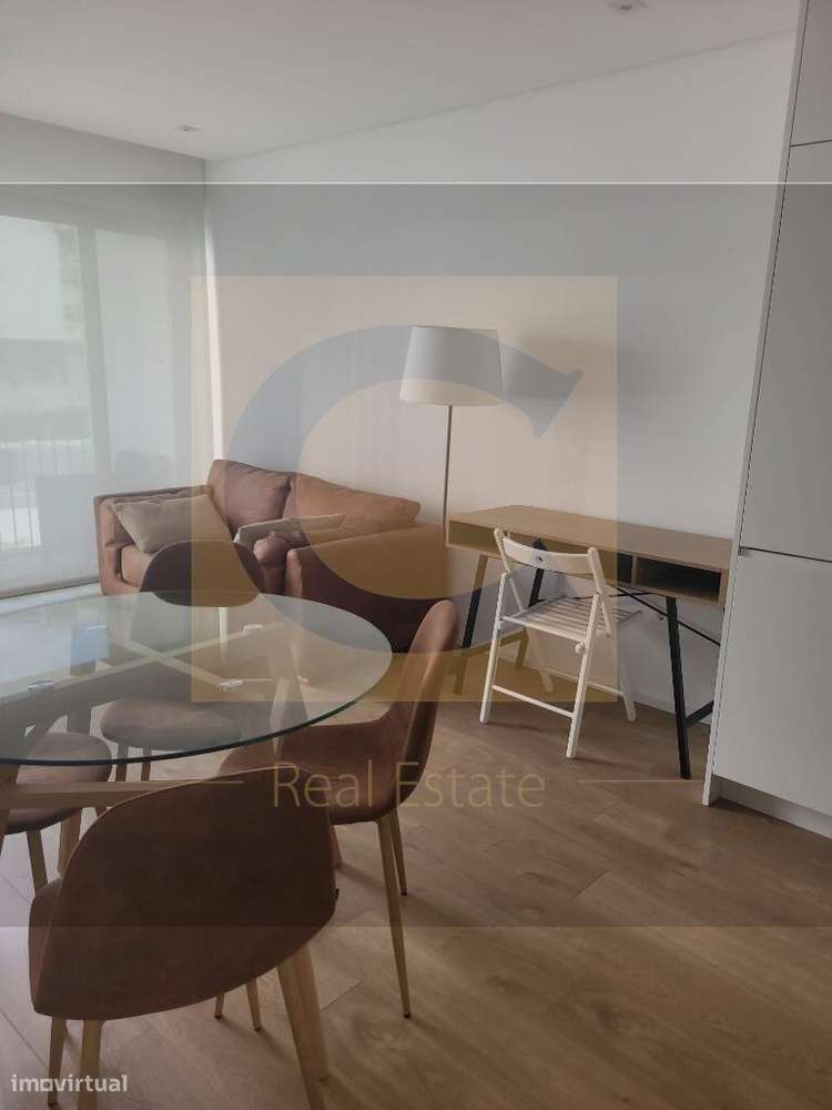 EQUIPADO E MOBILADO - ÓTIMO T1 - Lugar de garagem - Grande imagem: 4/27