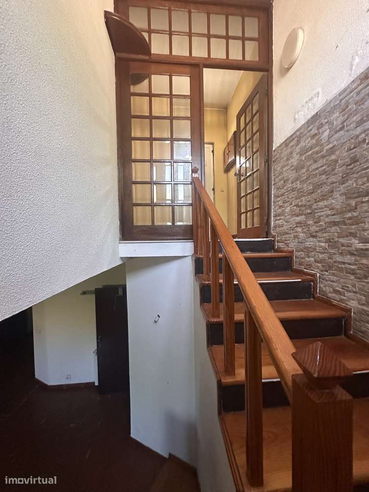 Moradia T4 com jardim e garagem em Sernancelhe-21