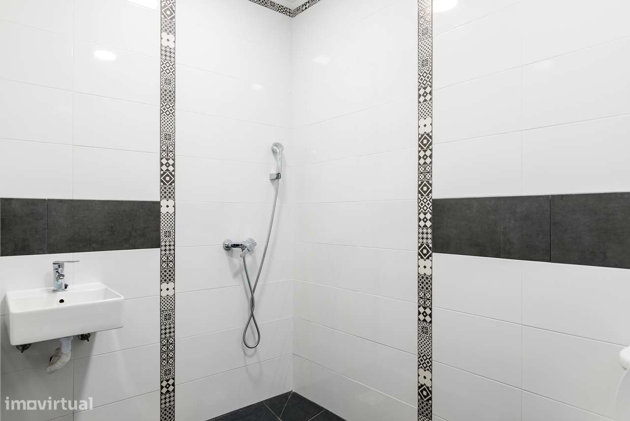 Moradia Espaçosa com Terreno, Vista Desafogada e Excelente Conforto-8