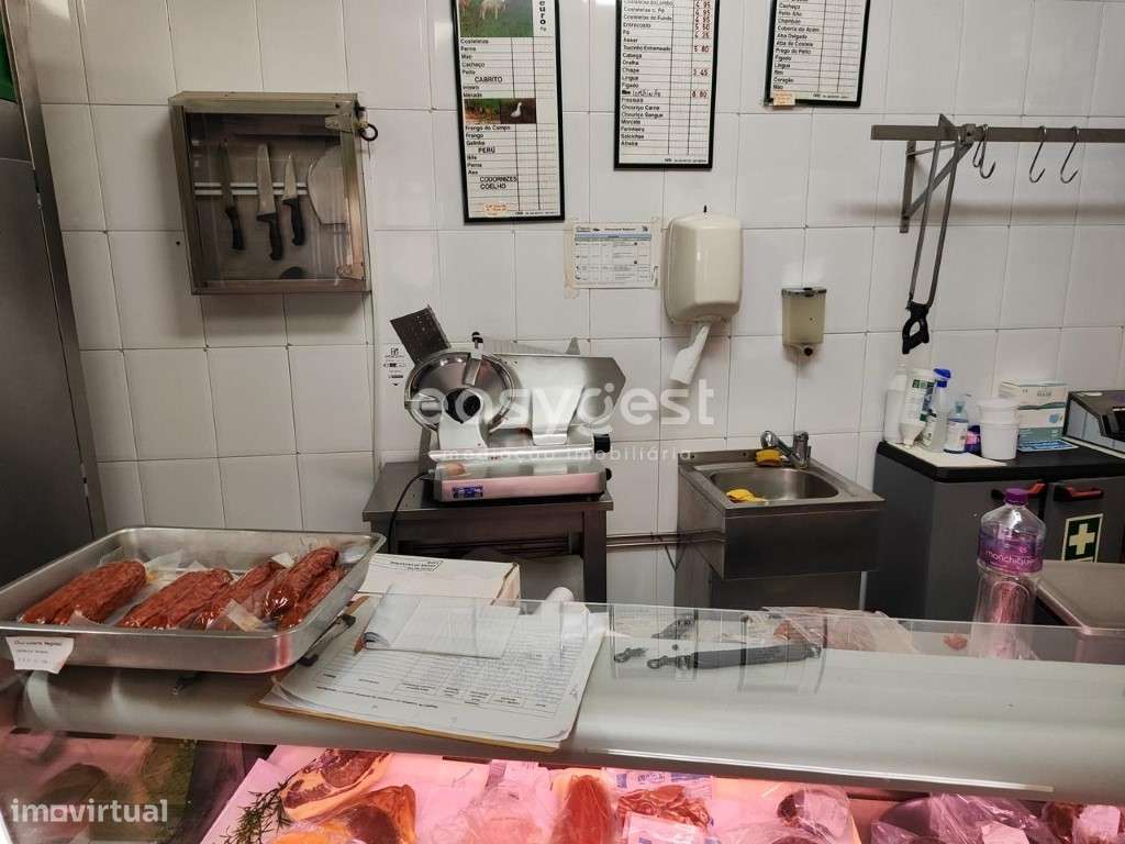 Loja para comércio ou serviços no rés do chão do prédio em Alcains - Grande imagem: 4/21