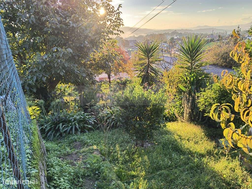 Terreno com casa para restaurar-0