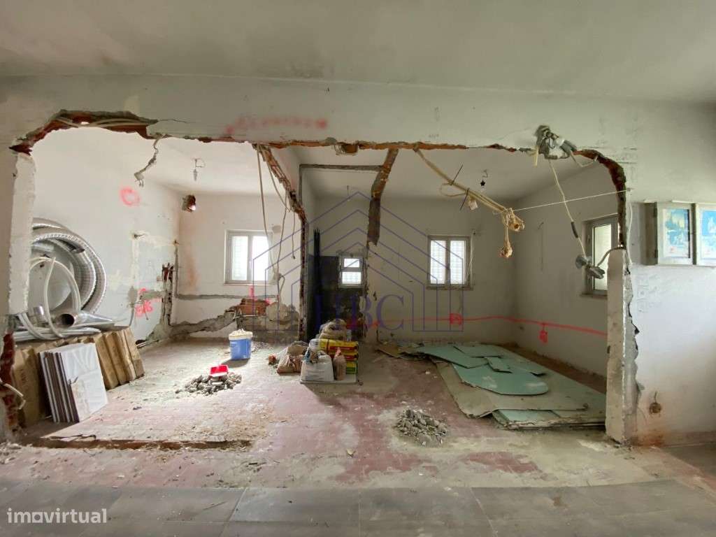 Moradia T3+1 com Grande Potencial na Lagoa de Albufeira - Sesimbra-5