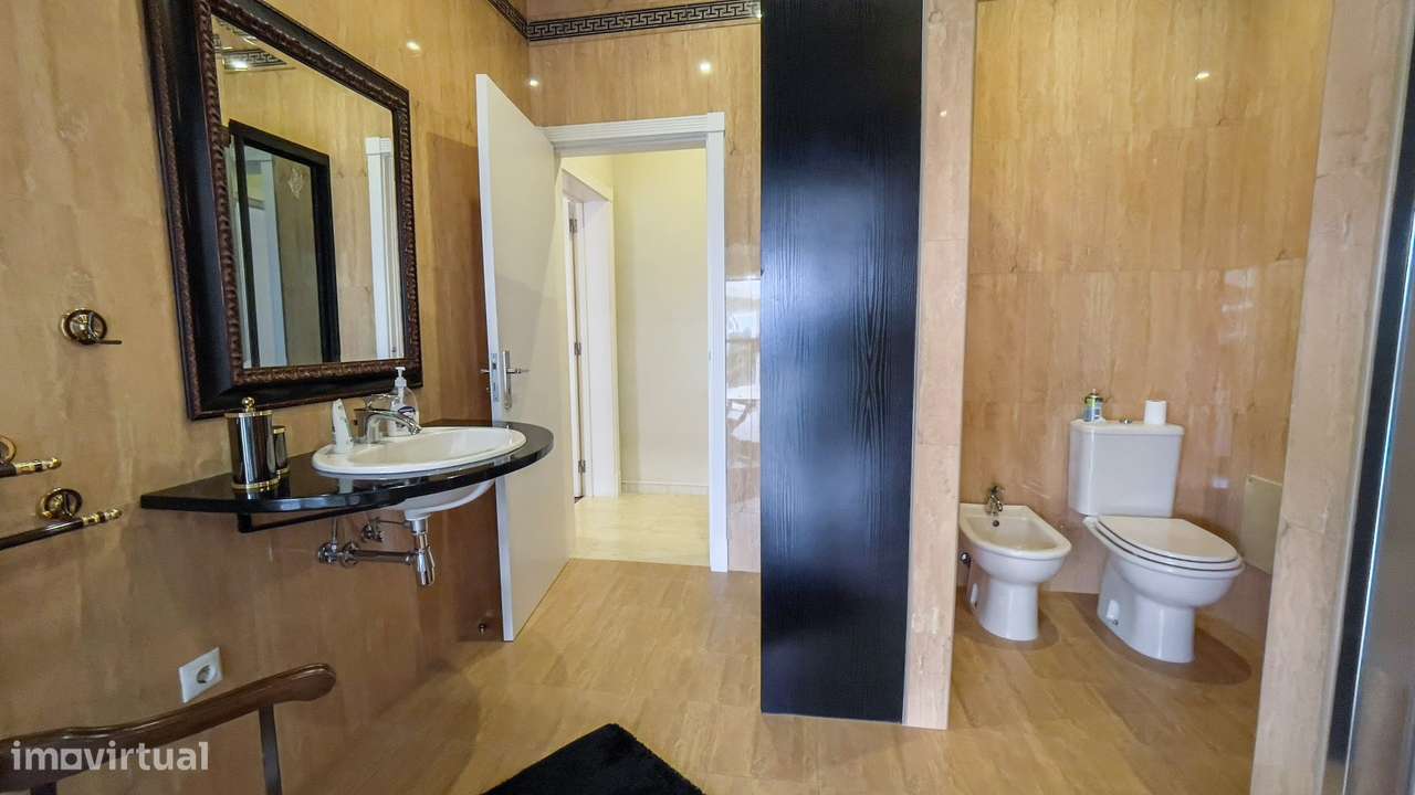 Luxuosa Moradia com 4 quartos localizada em Rosto do Cão - São Roque-28