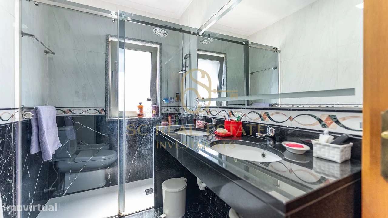 Moradia T4 com Piscina, 3 frentes, 300 mts Praia, São Félix Marinha-17