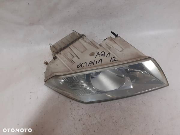 .  PRZOD PRZEDNIA LAMPA PRAWA SKODA OCTAVIA II - 3