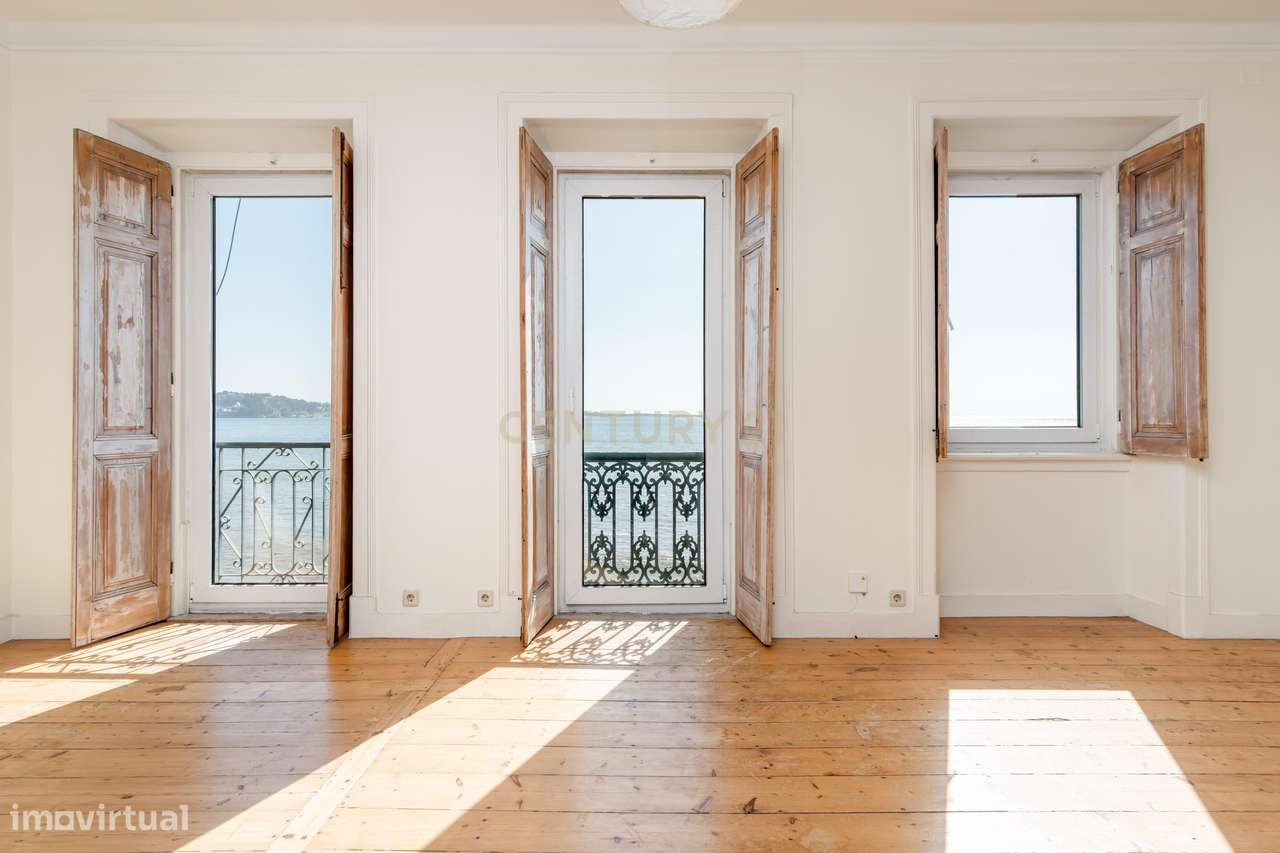 Espetacular apartamento T4 com vista deslumbrante sobre o rio Tejo – C-7