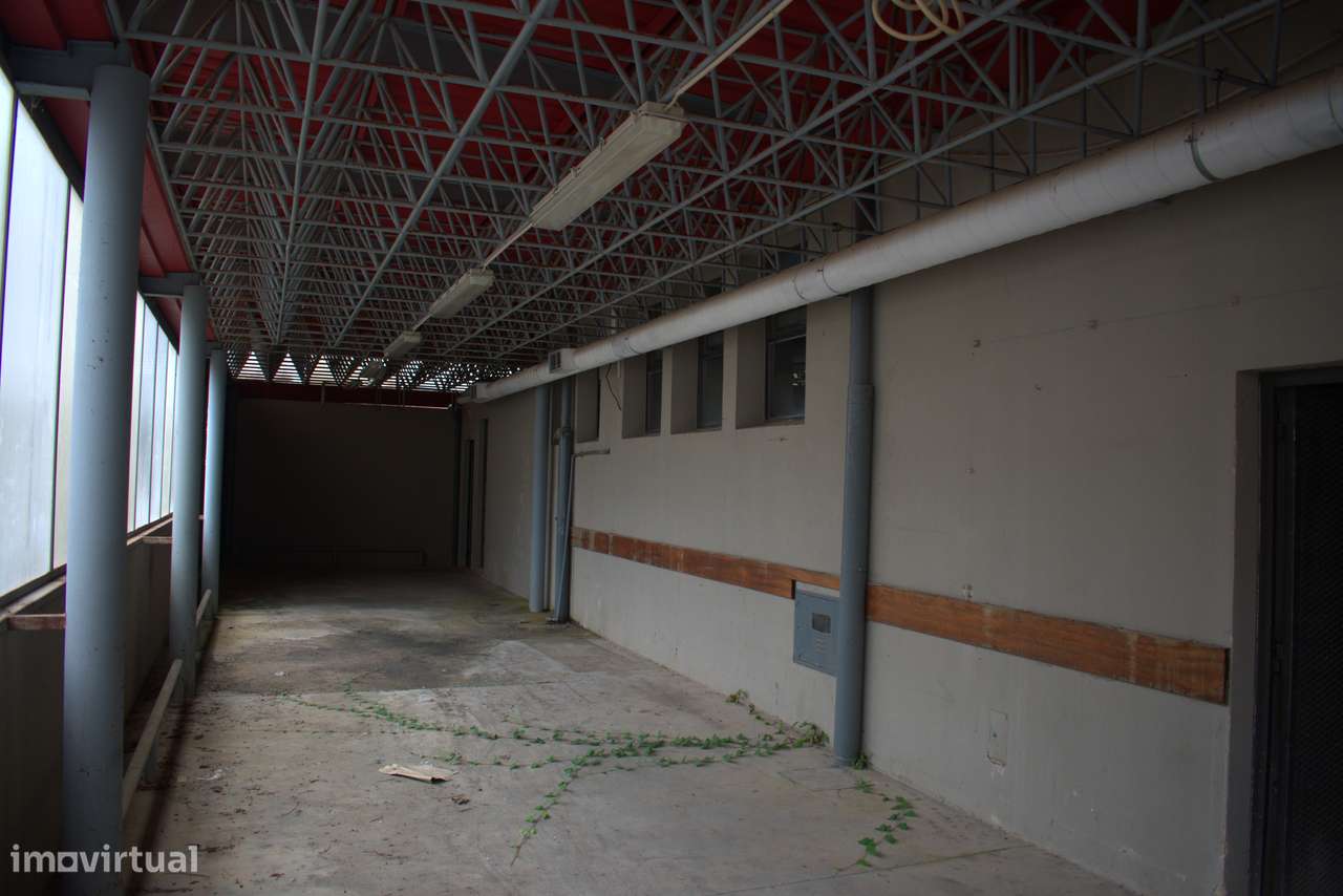 Espaço comercial de 451m² com estacionamento-13