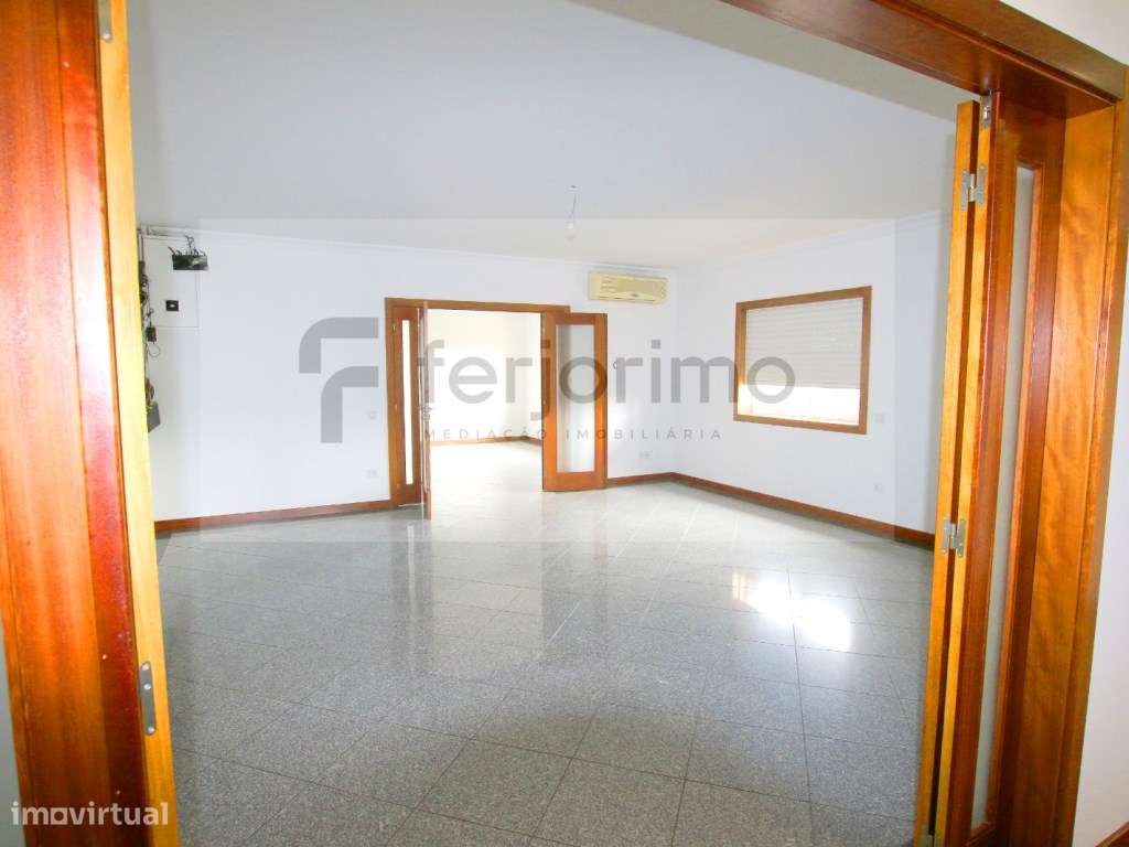 Magnífica Moradia, em zona tranquila-16