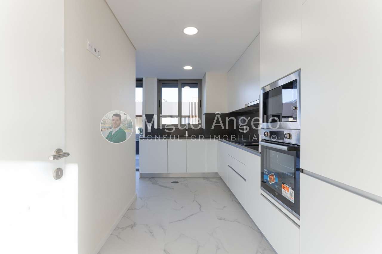 T2 moderno com varanda e garagem no Twins 22 – Espinho-44