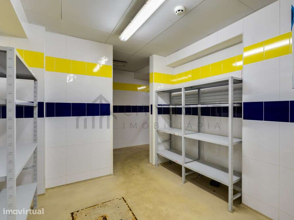 Espaço Comercial de 425m² no Coração de Faro-42