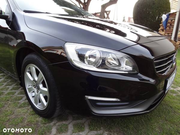 Volvo V60 D2 Momentum - 16