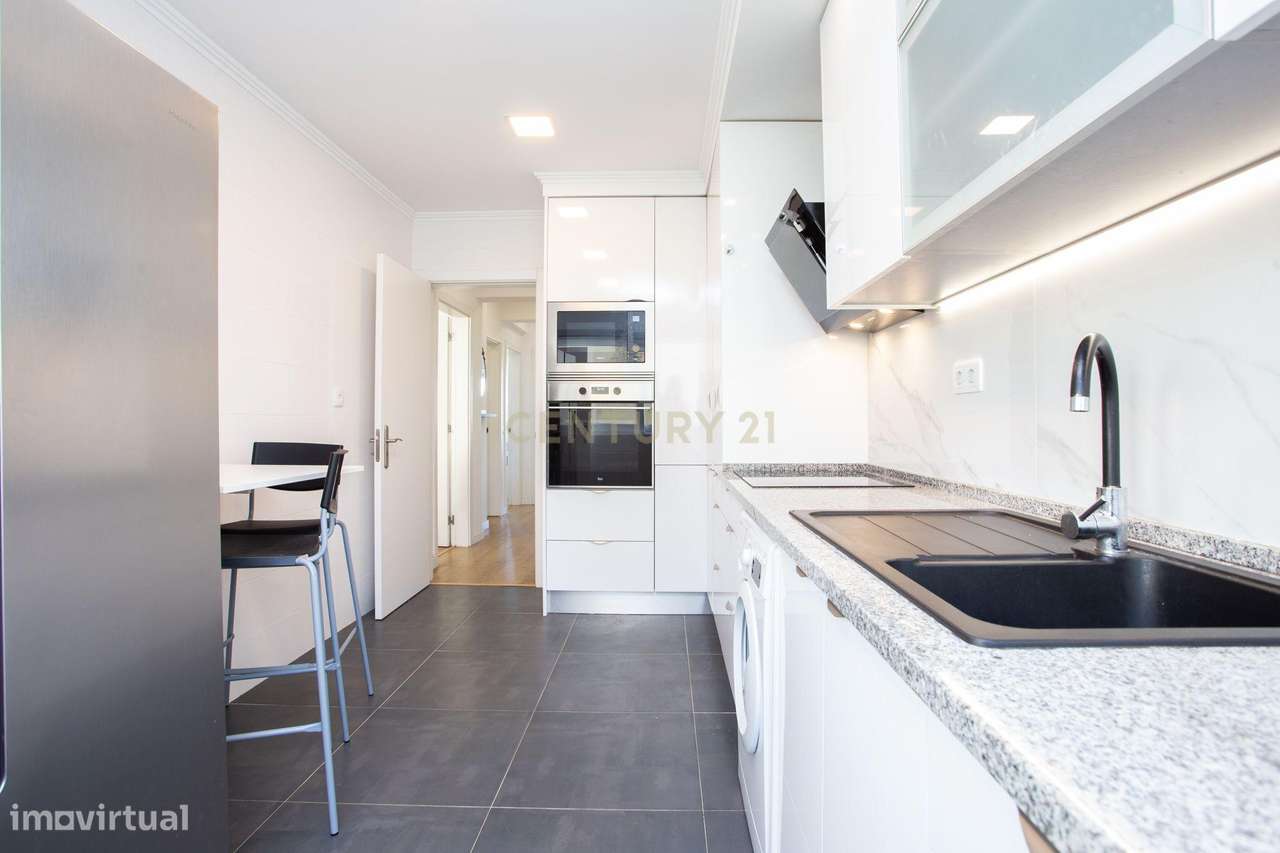 Apartamento T2 a venda Renovado e Mobilado | Pronto a Habitar-3
