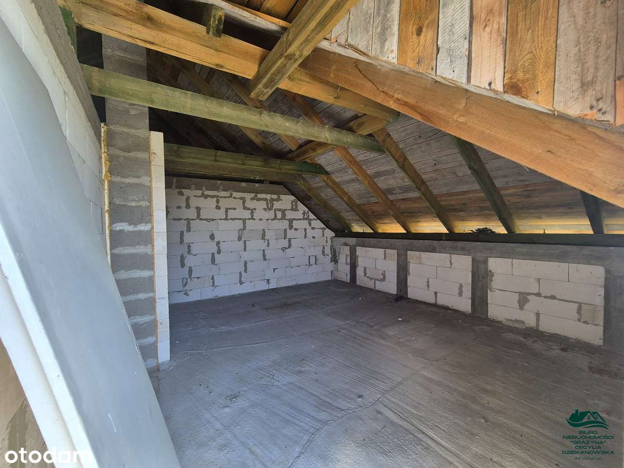 Dom mieszkalny jednorodzinny z garażem dwustanowiskowym  z działką-19