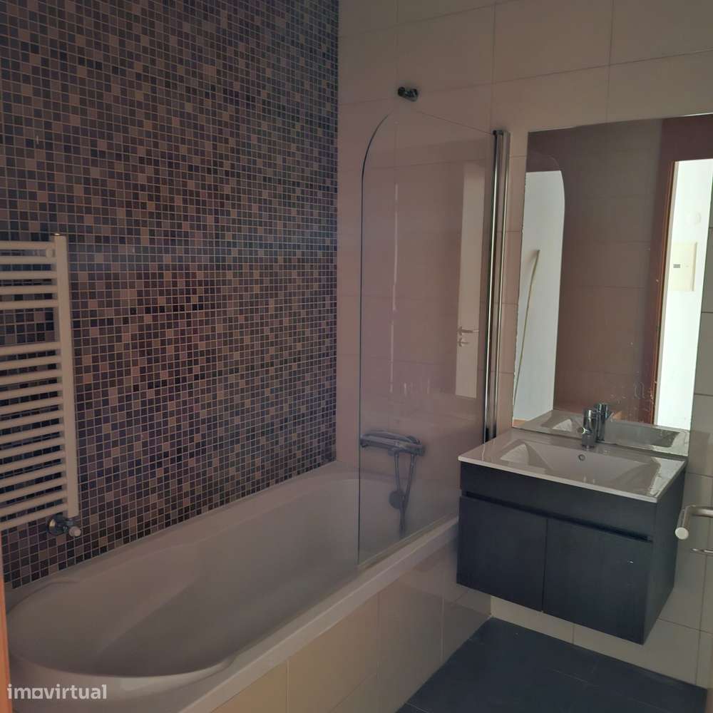 Apartamento T3 com Lugar Garagem-6