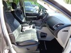 Chrysler Town & Country 3.6 Limited - 21