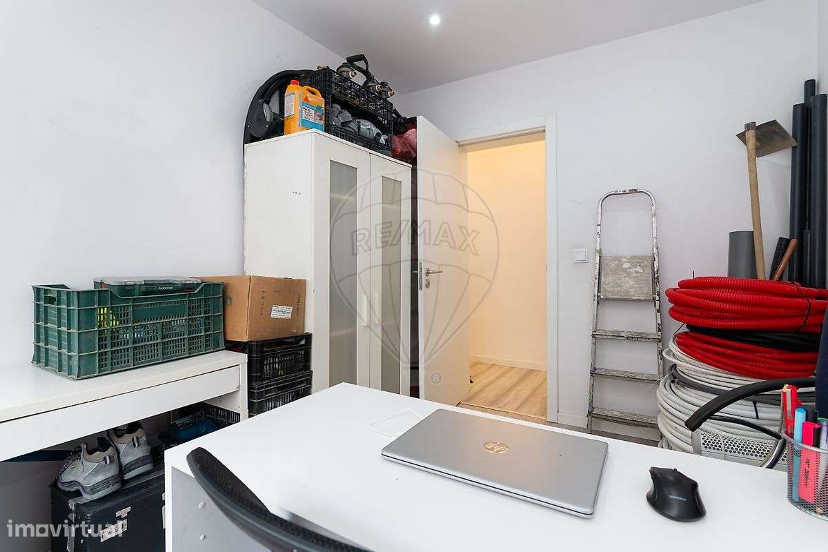 Apartamento T3 remodelado nas Paivas, com logradouro-19