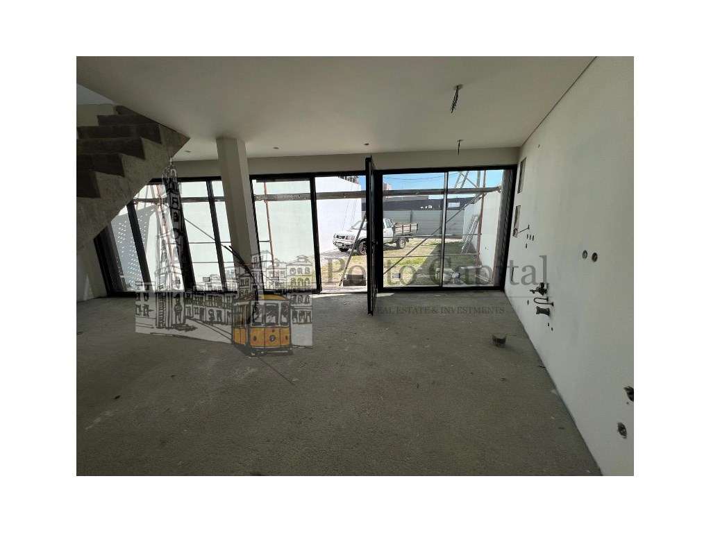FANTASTICA MORADIA T2 JUNTO AO HOSPITAL DE SÃO JOÃO-9