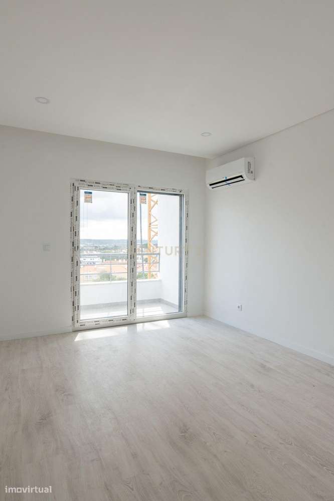 T2 e T3 COM TERRAÇOS, CHURRASQUEIRA  E JARDIM EM CONDOMINIO PRIVADO-16