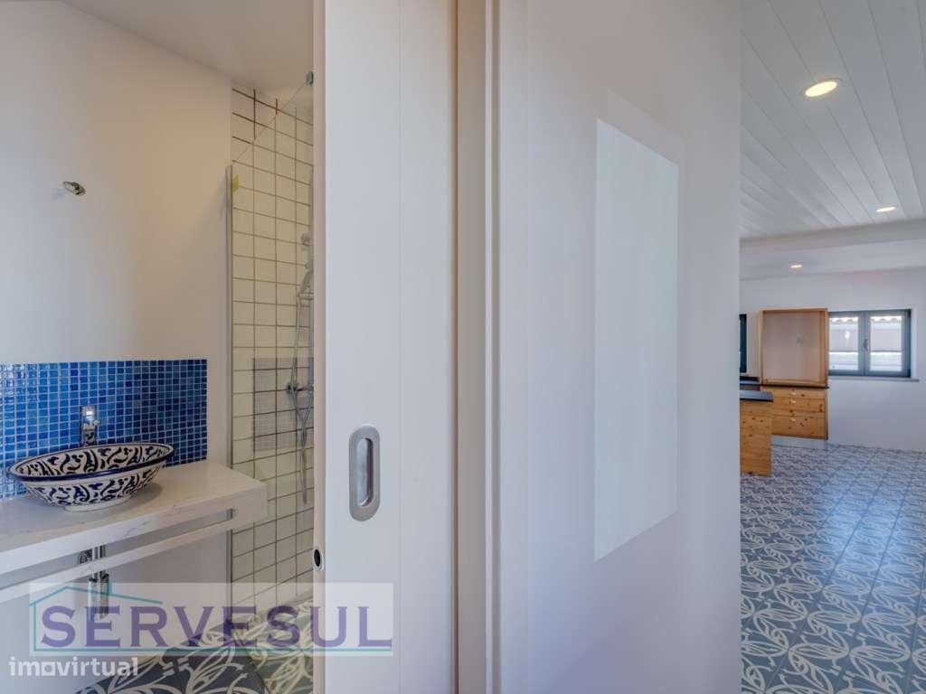 Nova Moradia de 2 pisos composta por 1 quarto, totalmente renovada,...-7