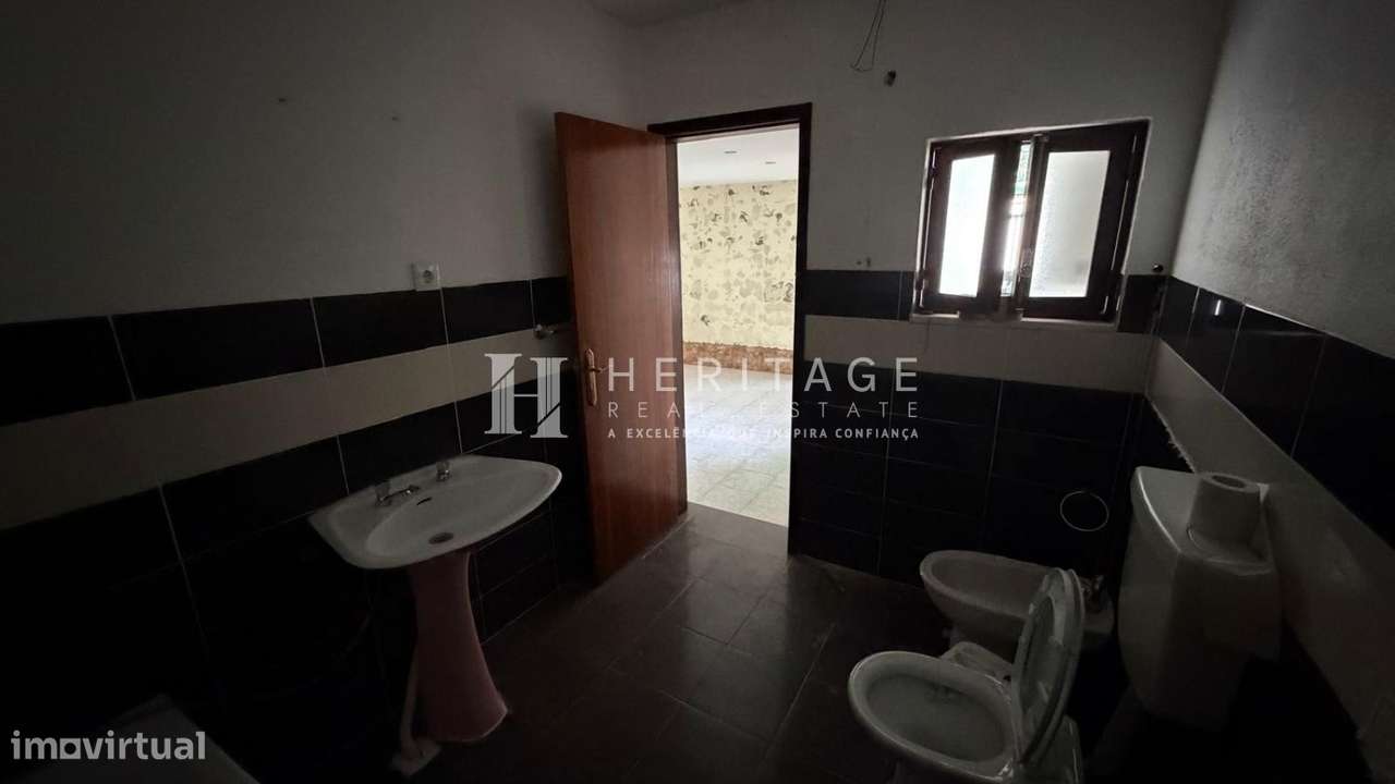 Moradia T2 a necessitar de obras e em fase de legalização-18