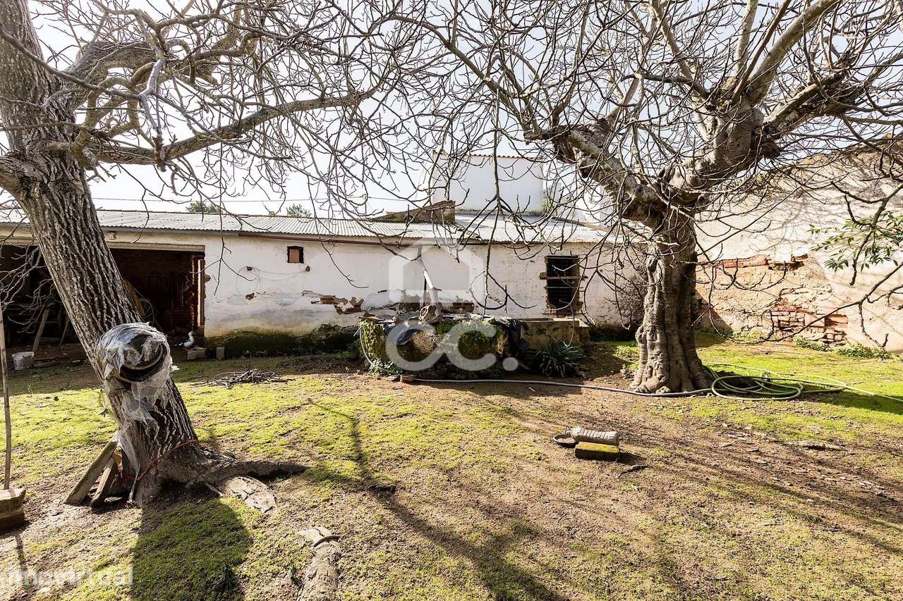 Moradia térrea c/ 311 m² de construção em lote de 1124 m² | Vila de Fr-29