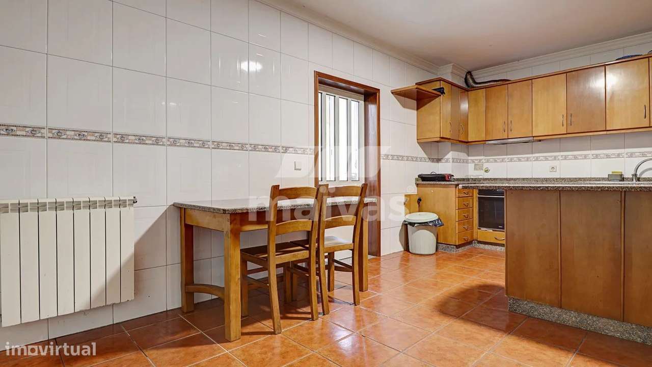 ANDAR MORADIA T3 COM TERRAÇO E GARAGEM PARA TRÊS CARROS-9