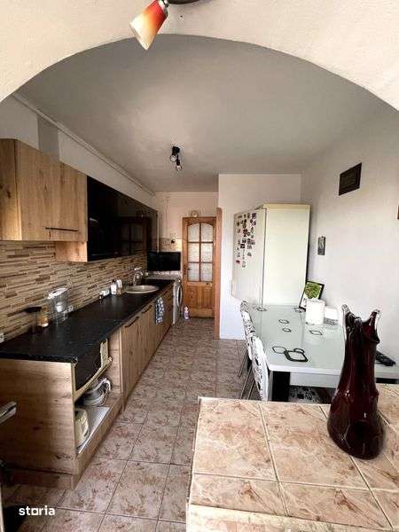 Apartament cu 3 camere cu centrala proprie pe gaz, zona Piata sarbilor - Imagine principală: 5/8