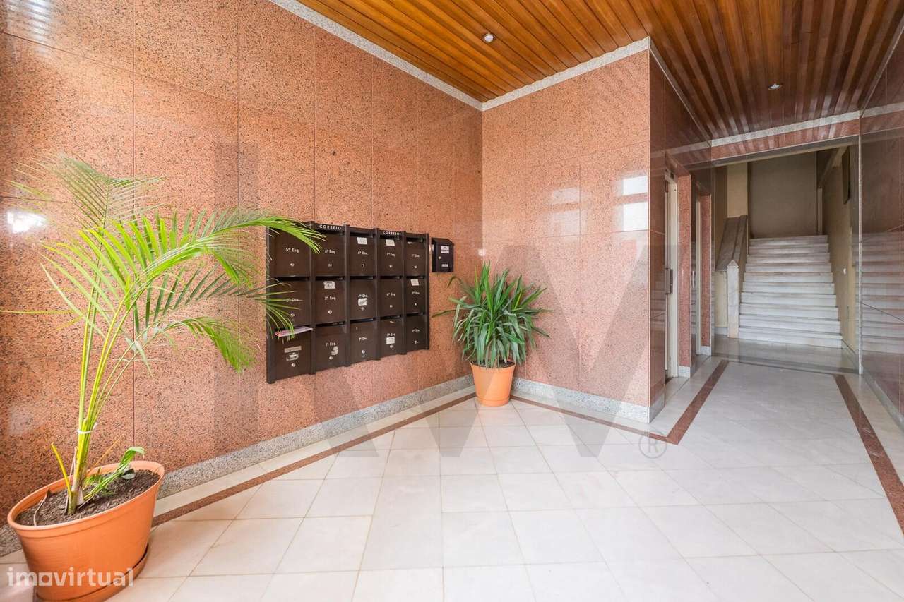 Imóvel T4 Vista DESLUMBRANTE  Rio 145m2,  com Garagem - Sta.Apolónia - Grande imagem: 2/48