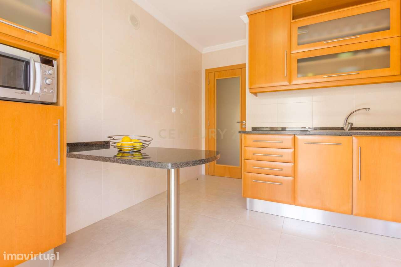 T1 com varandas amplas, garagem e elevador | Urbanização Vila Serena –-8