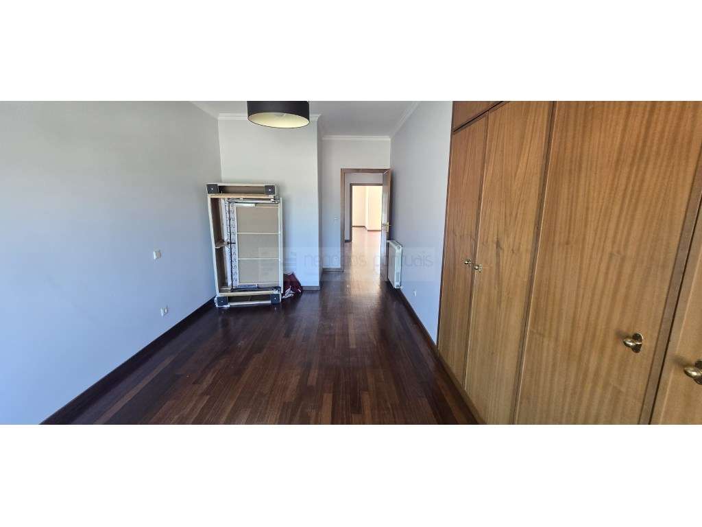 Excelente apartamento T5 Duplex-14
