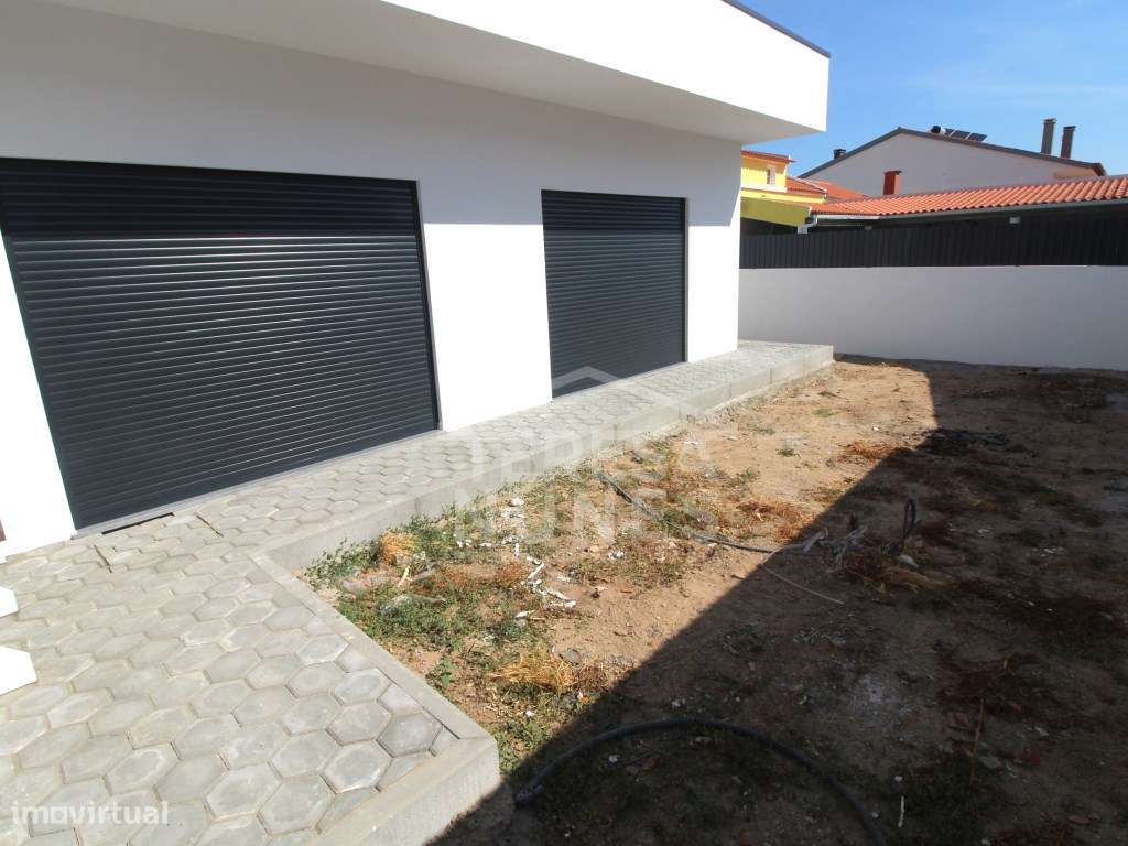 MORADIA ISOLADA V3 - REDONDOS / FERNÃO FERRO-27