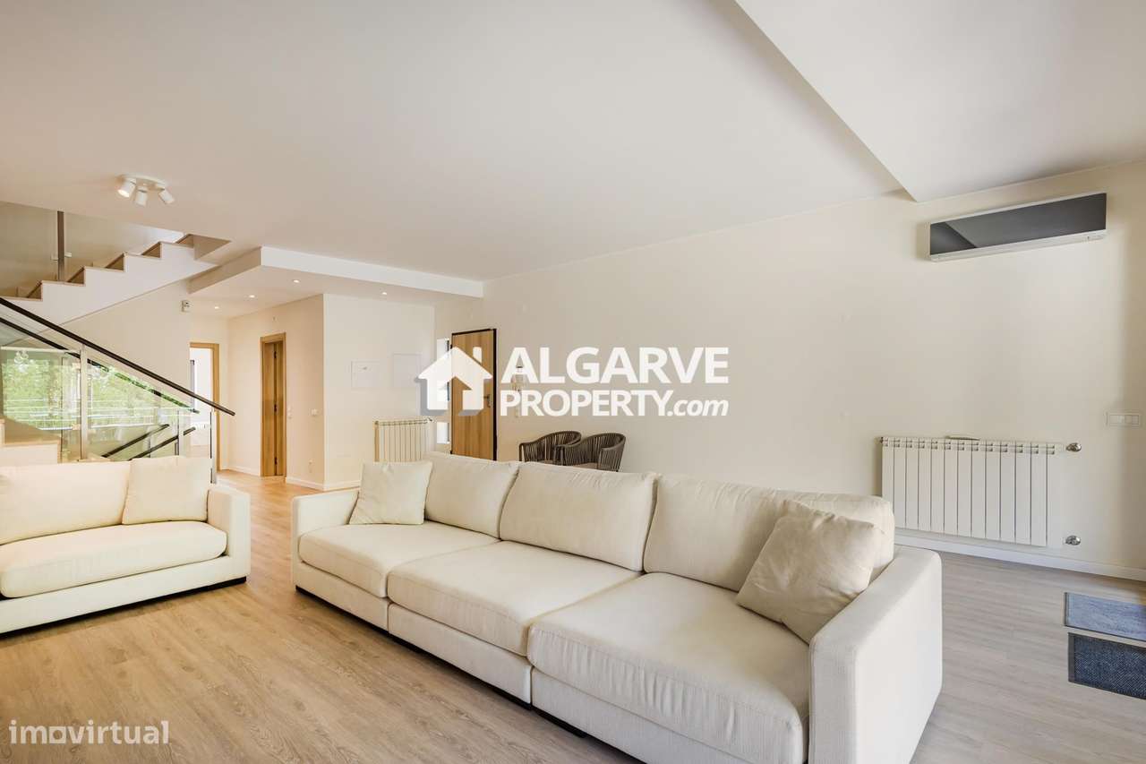 Moradia moderna V6 em condomínio com piscina. Perto de Vilamoura e pra-10