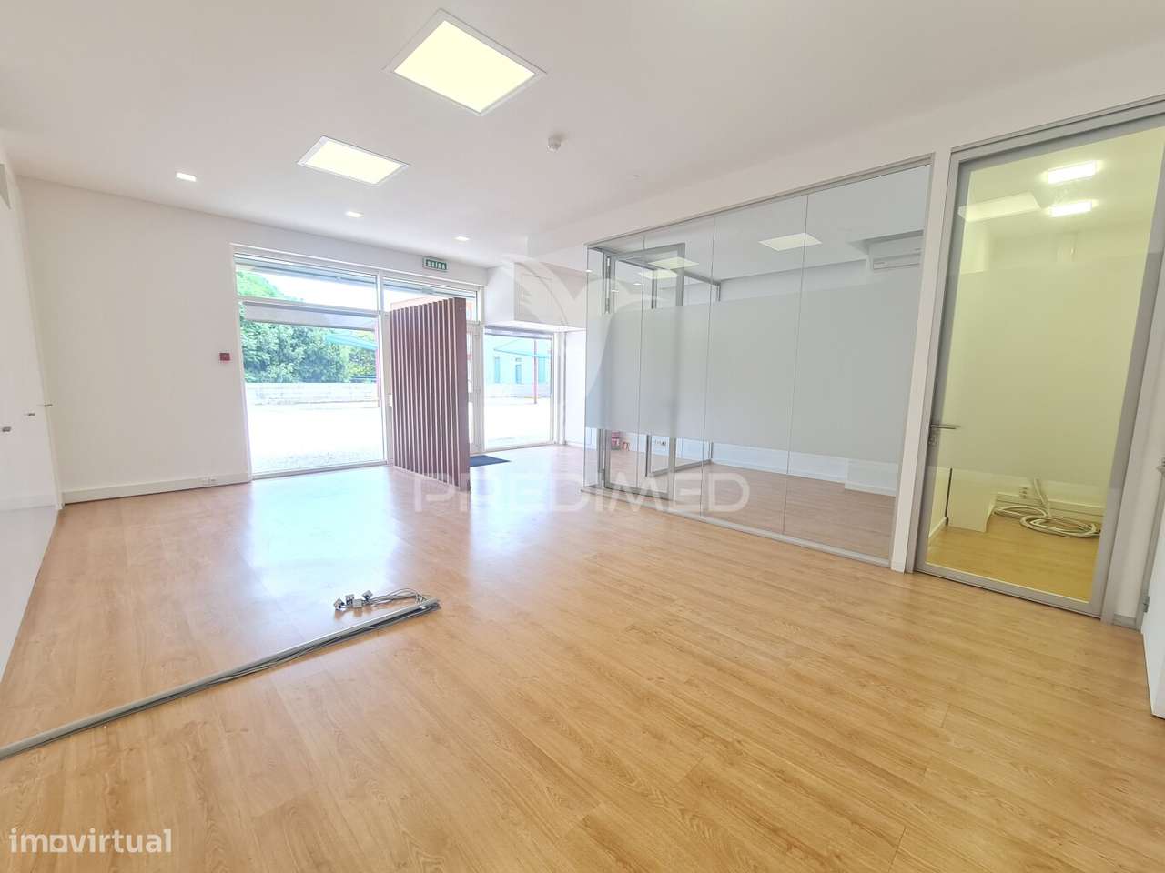 Loja - escritório -  para arrendamento no Restelo, Lisboa - Grande imagem: 1/31